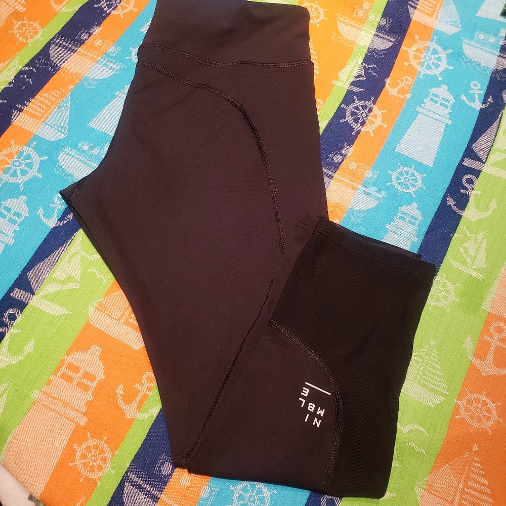 NIMBLE CAPRI LEGGING - Picture 2 of 4